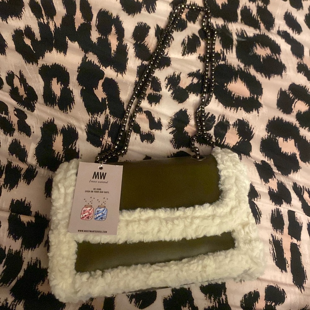 Shoulder/cross body